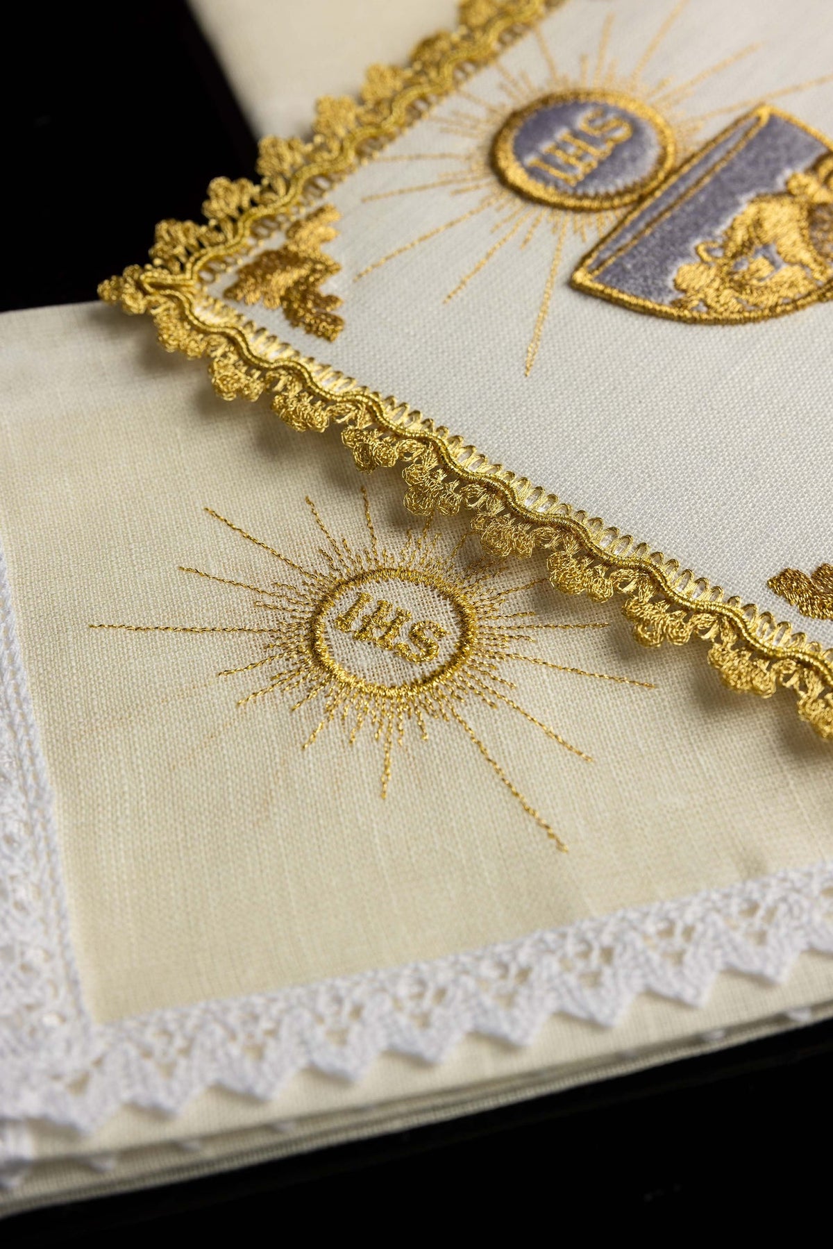 Altar Linen Set with Gold Chalice Motif