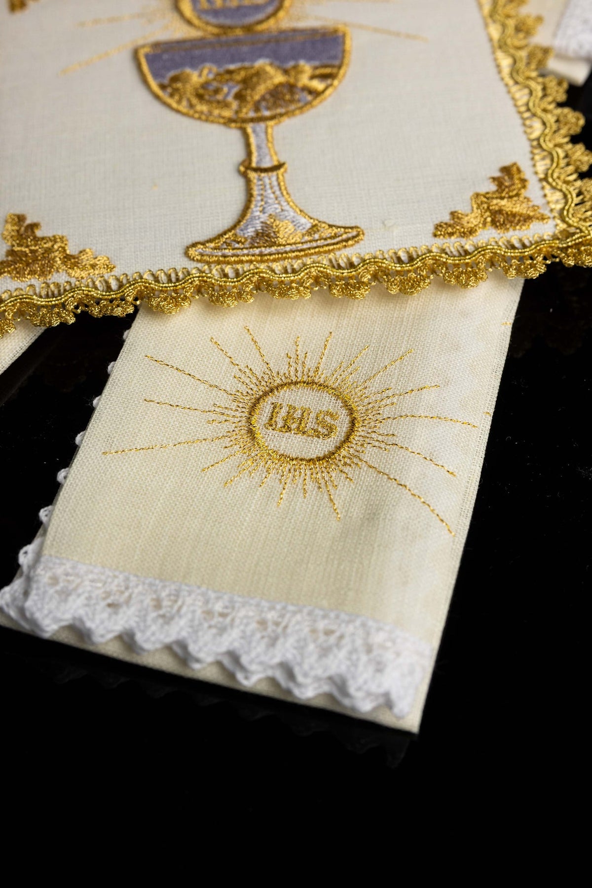 Altar Linen Set with Gold Chalice Motif