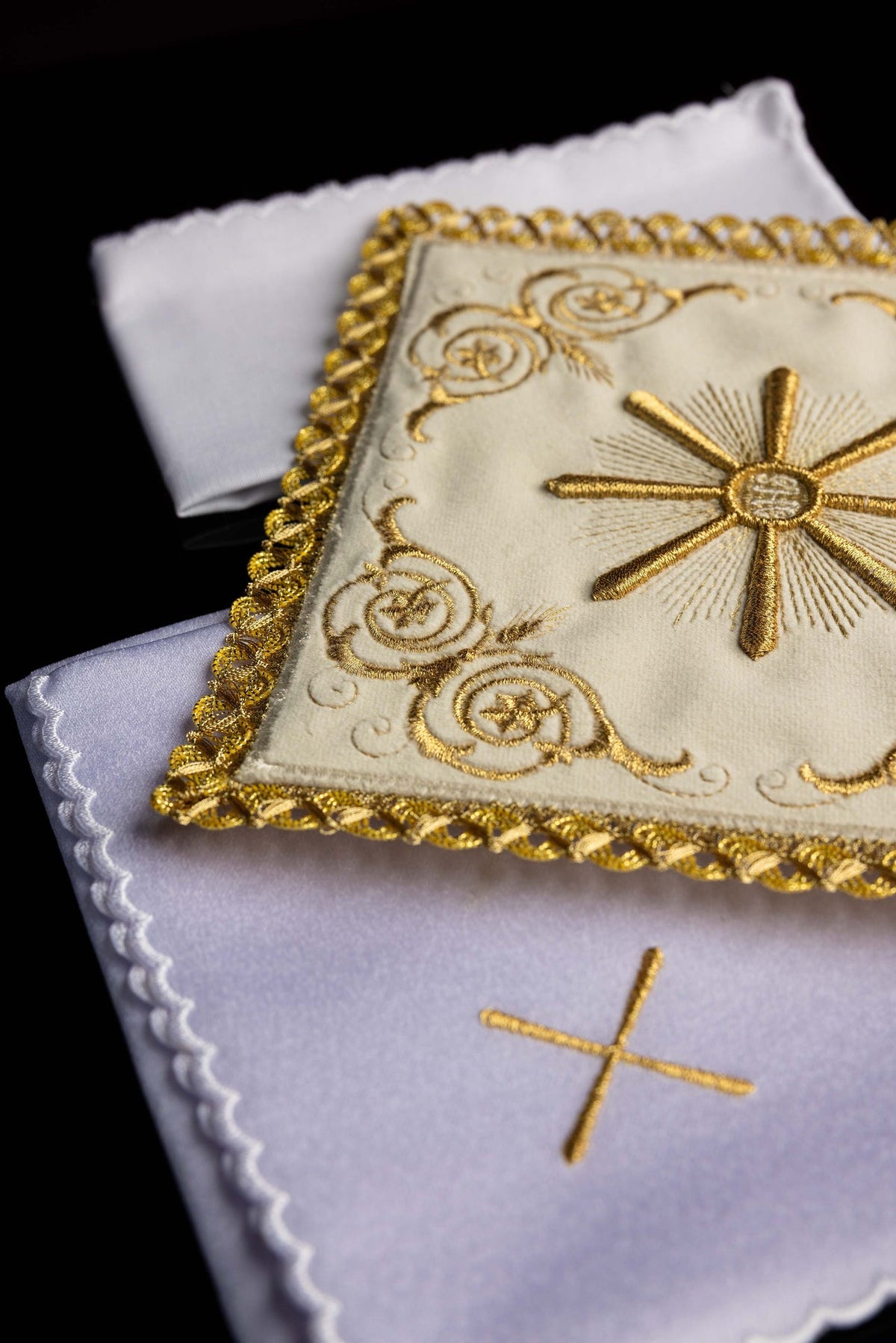 Ecru Altar Linen Set with Eucharistic Sun Embroidery