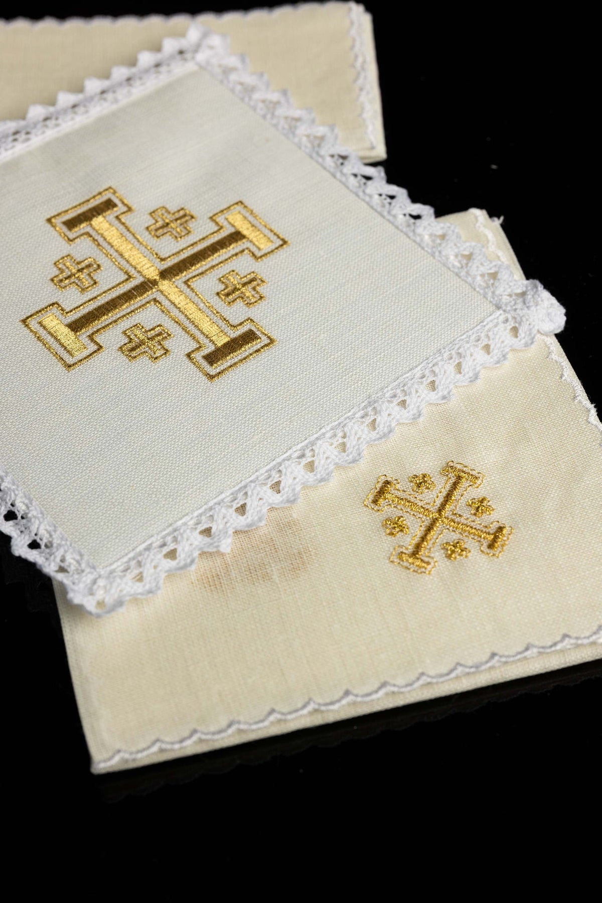 Altar linen set in linen with Jerusalem cross embroidery