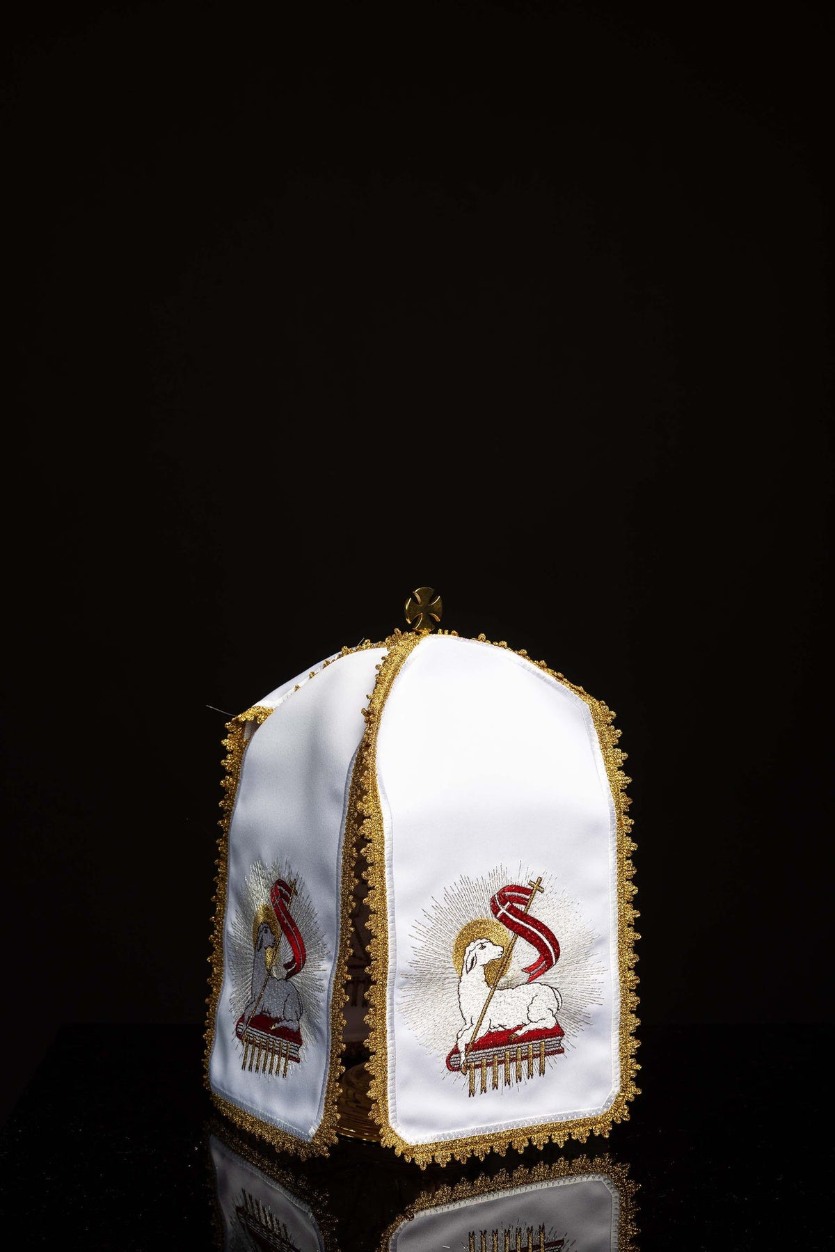 White Ciborium Veil with Paschal Lamb Embroidery, 11.5 in (29 cm)