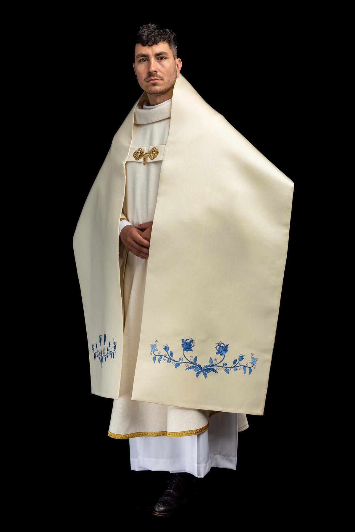 Ecru Humeral Veil with Embroidered Marian Symbol