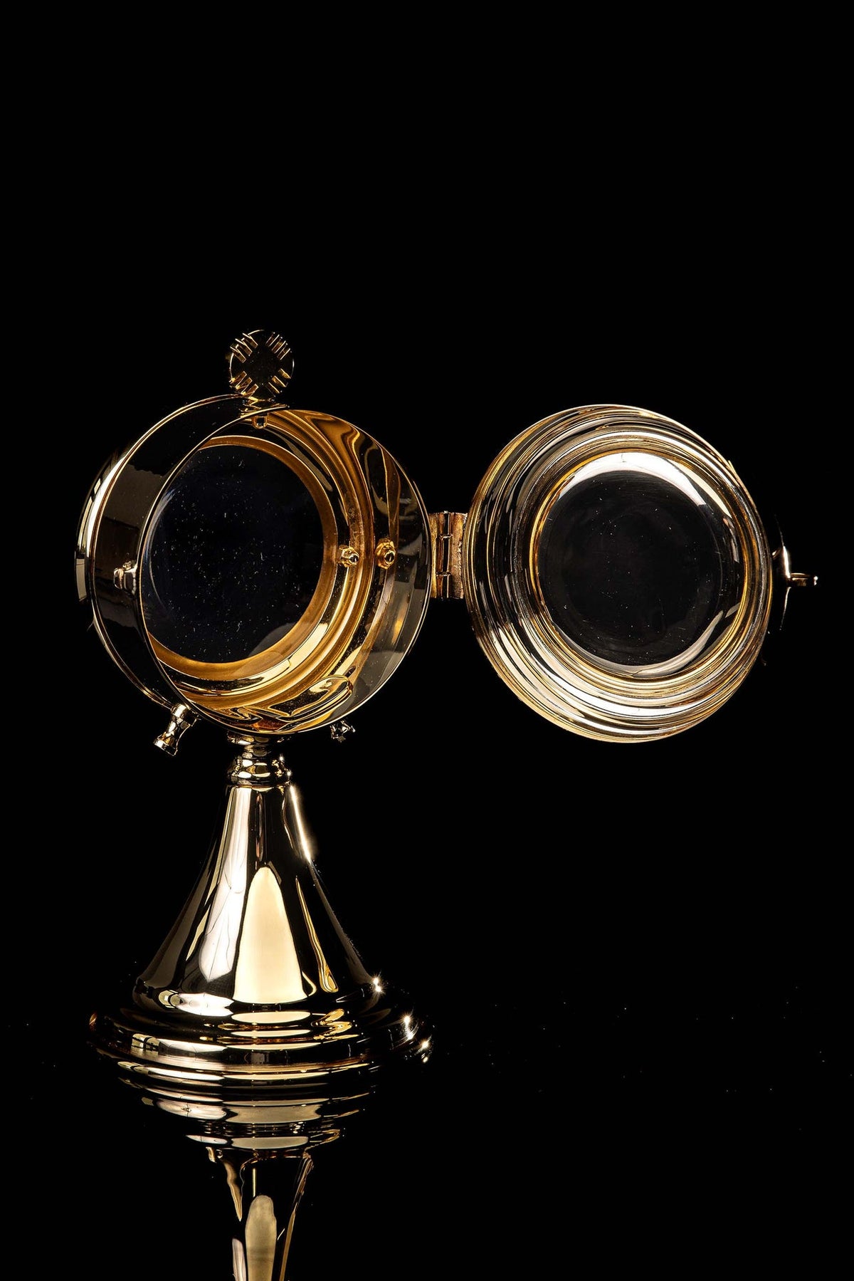 Handcrafted Brass Luna Holder, 8.25 in (21 cm)