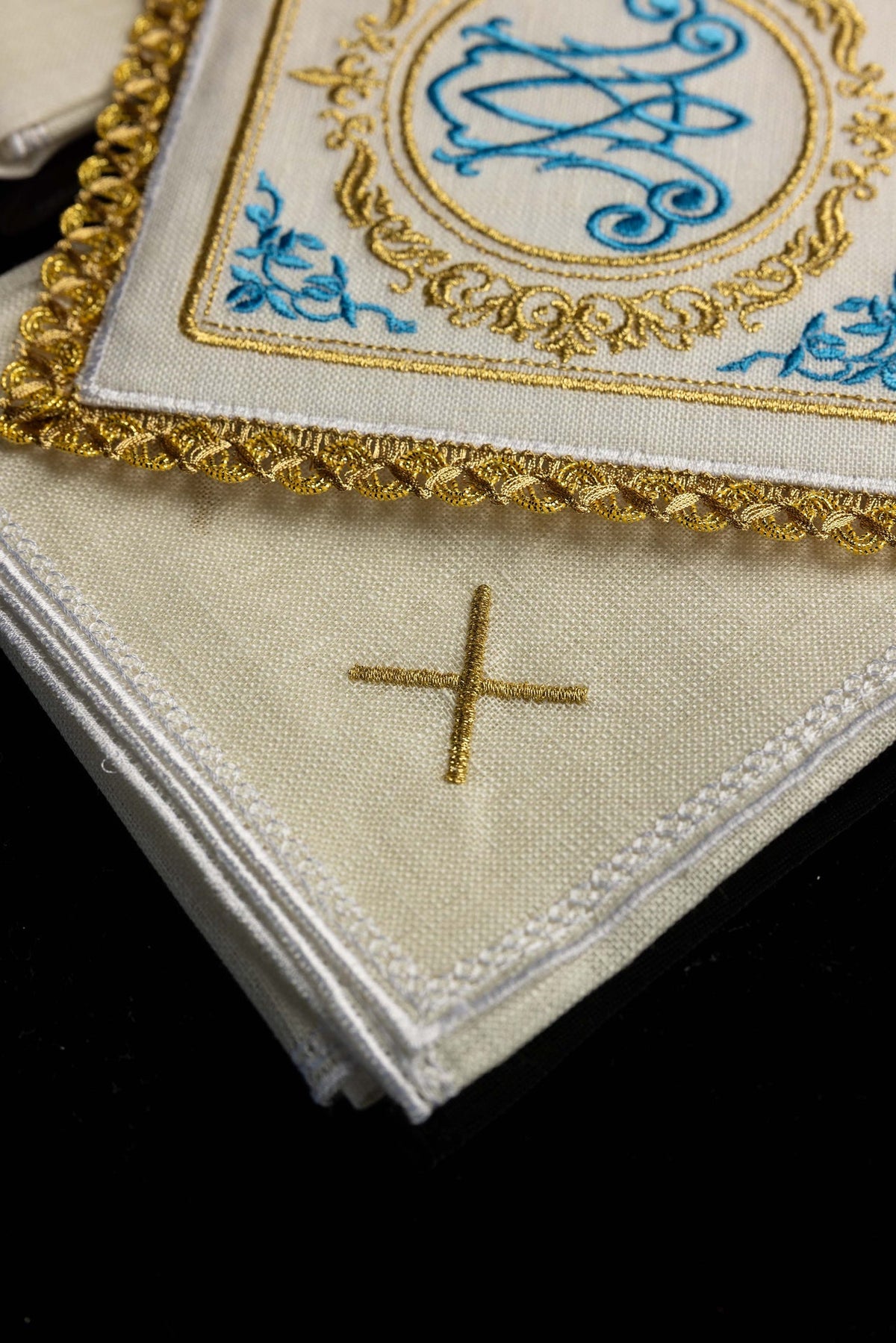 Altar Linen Set Made from Linen Fabric with Marian Motif Embroidery