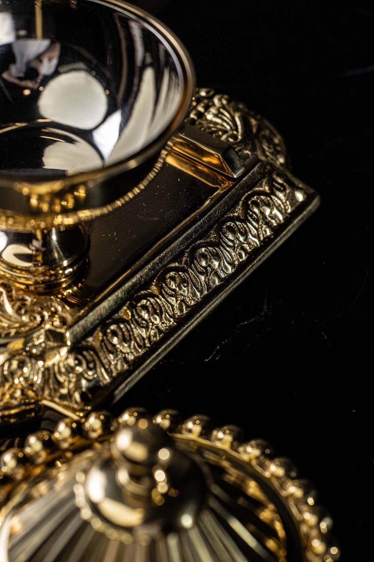 Purificator holder close-up showing the polished bowl and ornate base edge