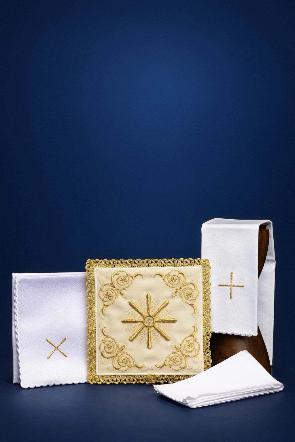 Ecru altar linen set with Eucharistic sun embroidery, folded cloths with gold cross and trim
