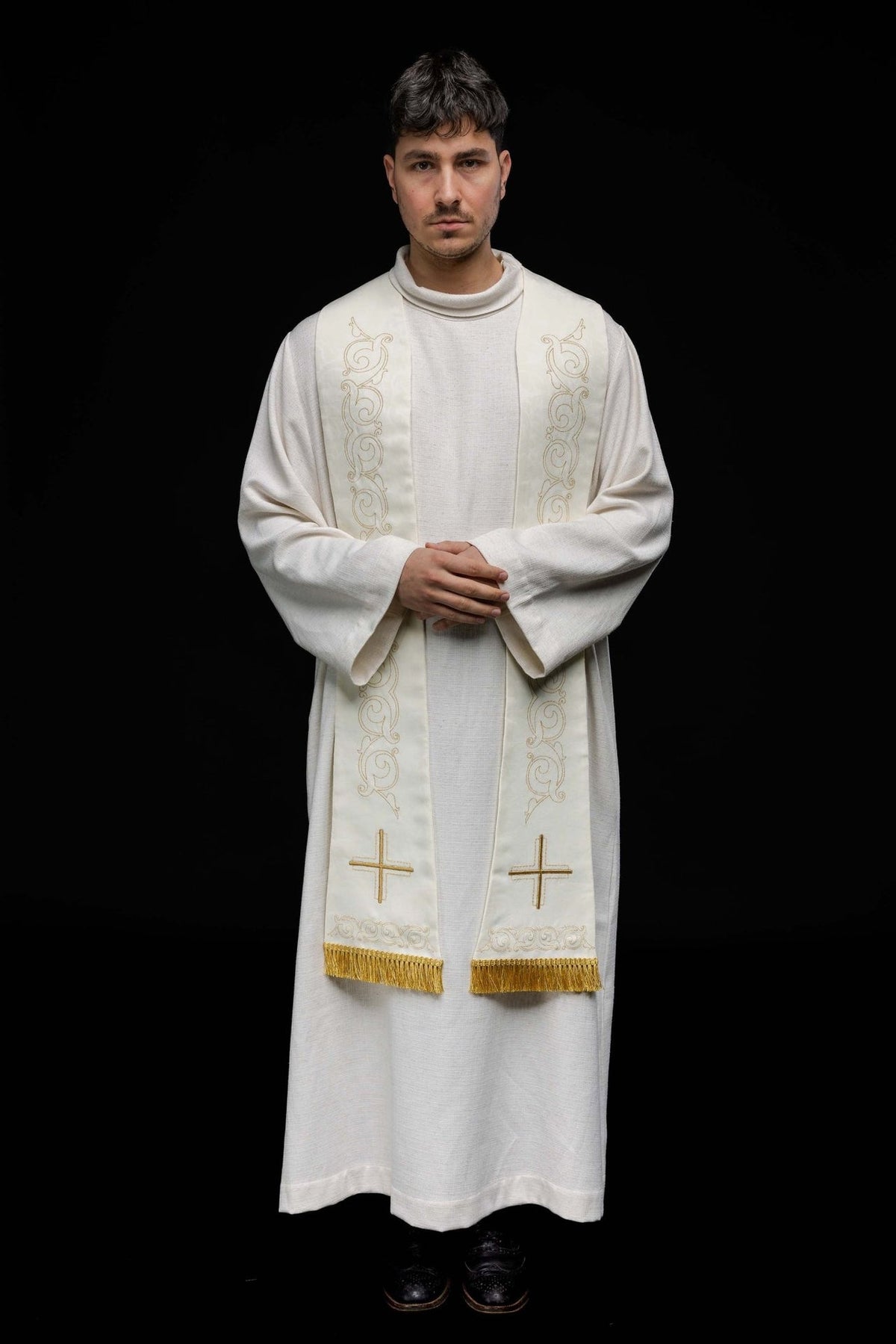 Roman stole full front view with ecru fabric, gold embroidery, crosses and fringe