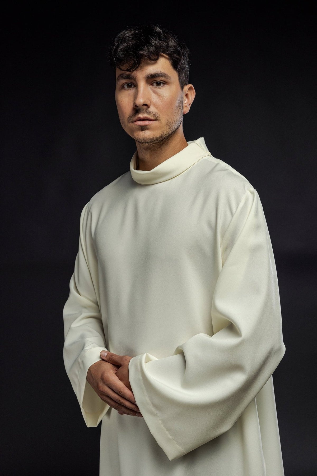 Ecru alb close-up from the front, showing the high collar and wide sleeve cuffs