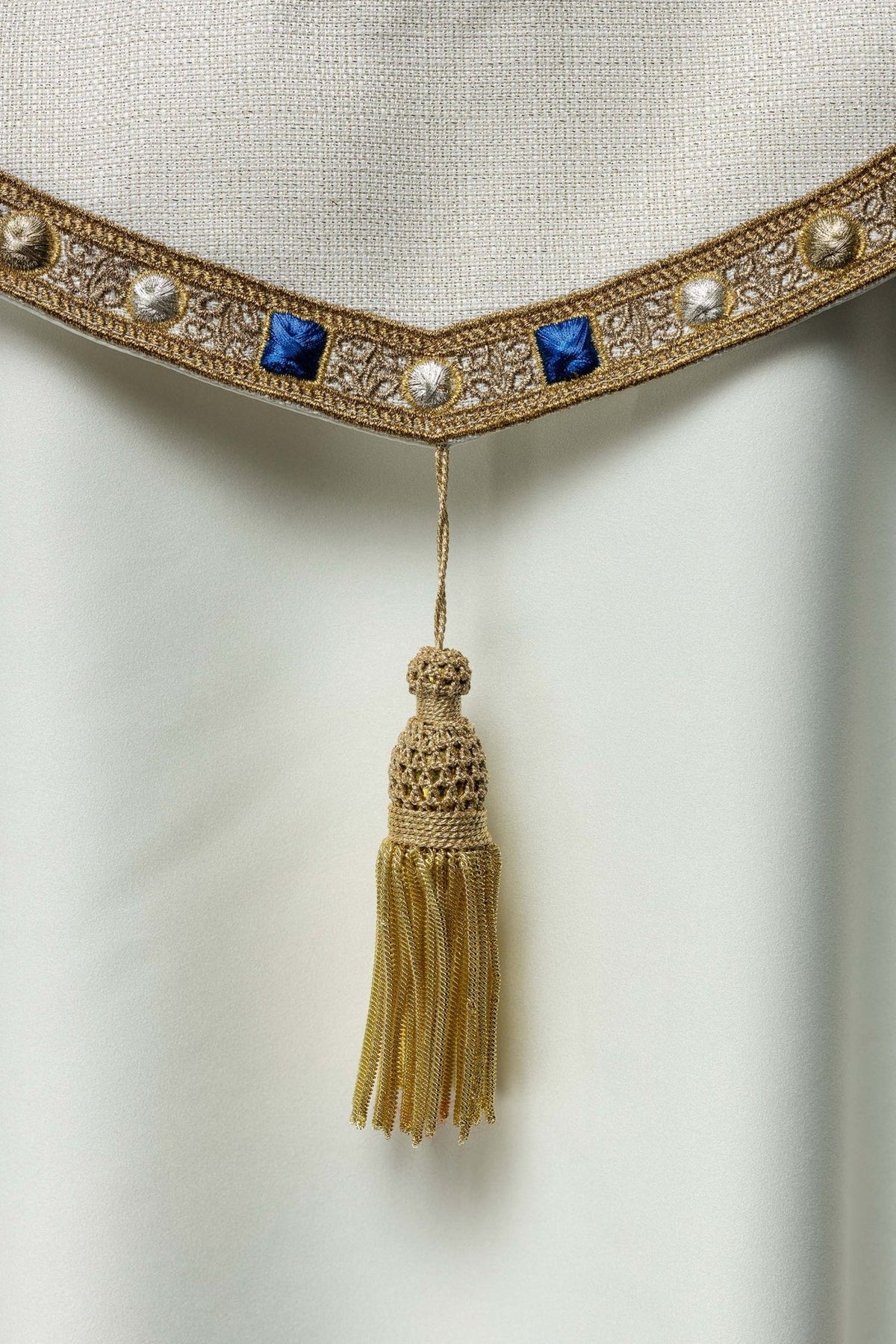 Kapa liturgiczna haftowana z herbem maryjnym