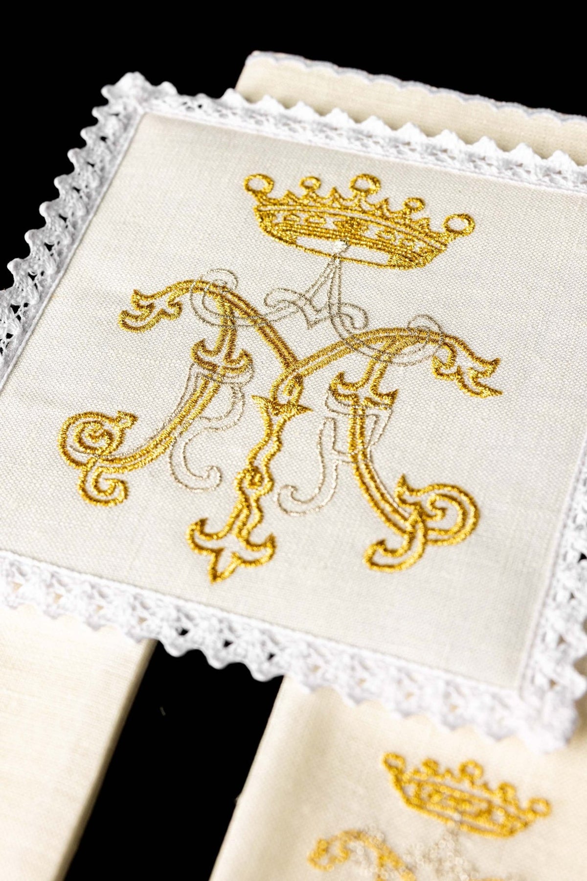 Altar linen set close-up showing gold Marian embroidery and scalloped white lace trim
