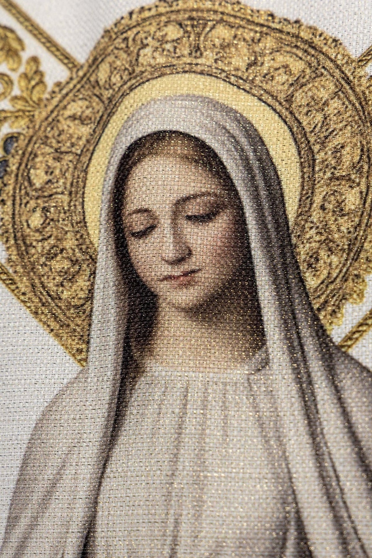 Marian chasuble close-up of Our Lady and gold floral trim