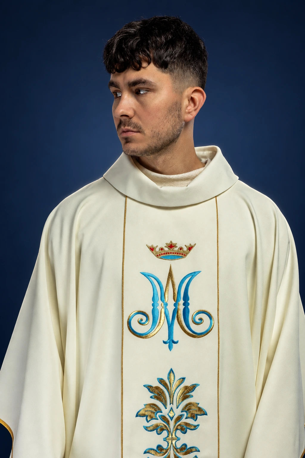Ecru Marian Chasuble with Marian Motif, front close-up with stand-up collar and embroidered Marian motif