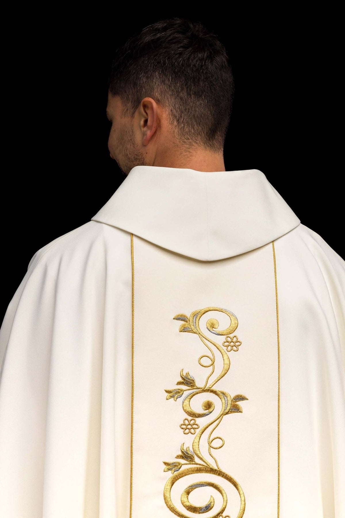 Holy Family chasuble, close-up of white stand-up collar and gold trim