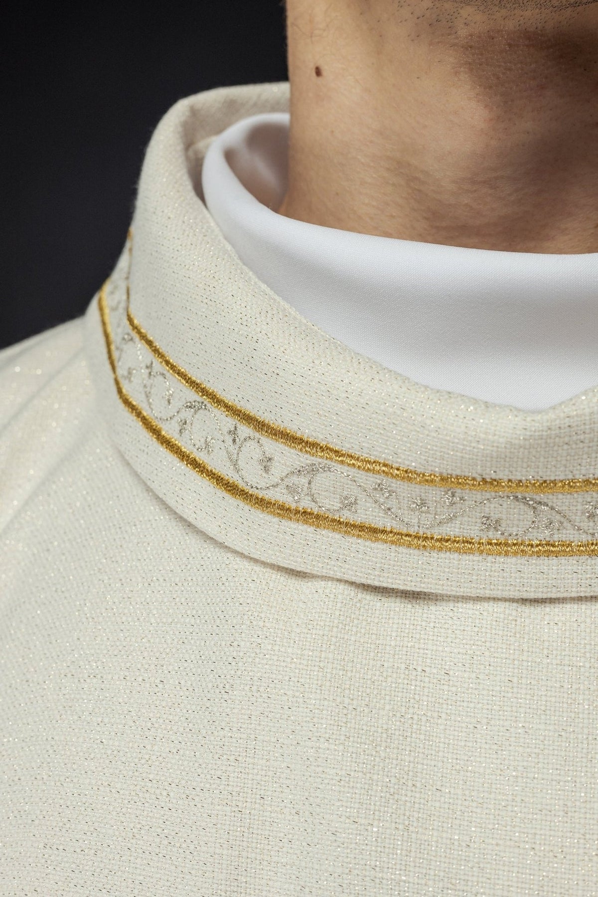 Ecru Marian chasuble, close-up of stand-up collar with embroidered trim