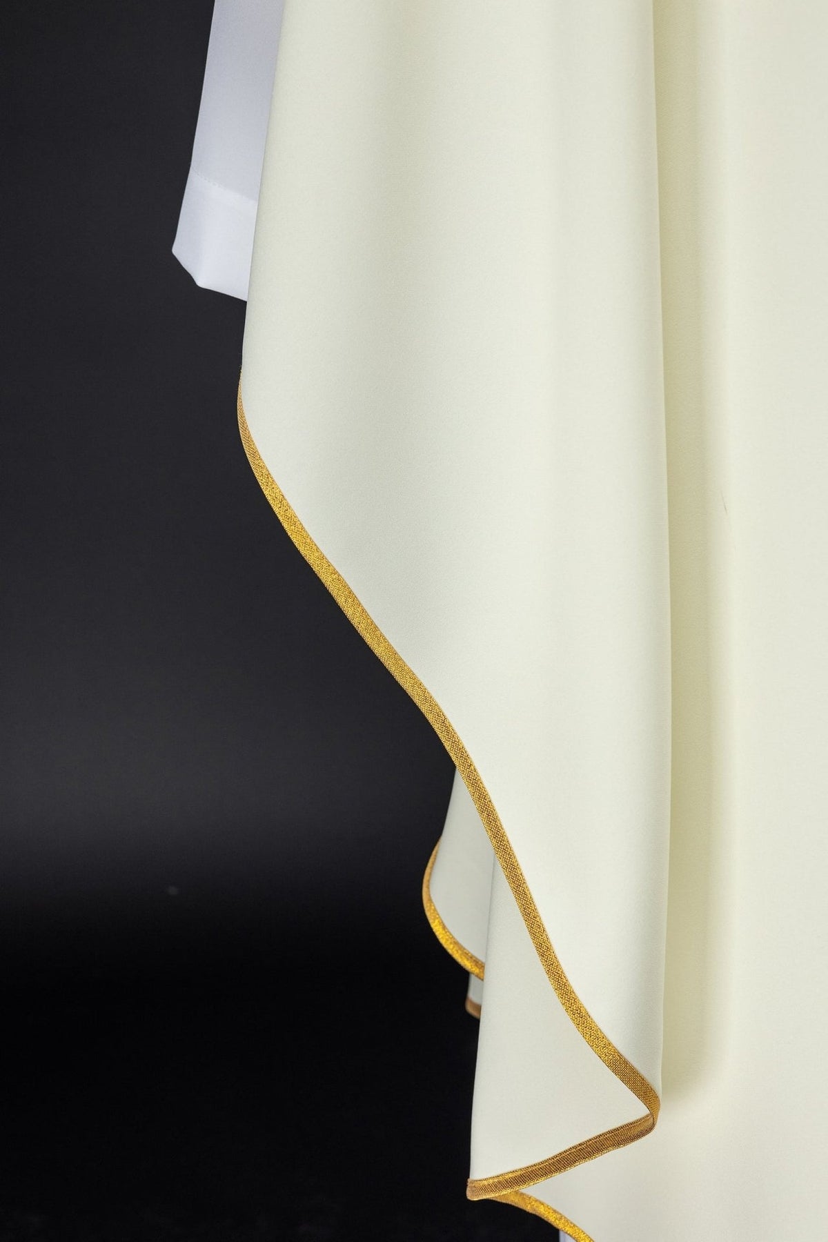 Ecru chasuble stand-up collar close-up with embroidered silver scroll trim