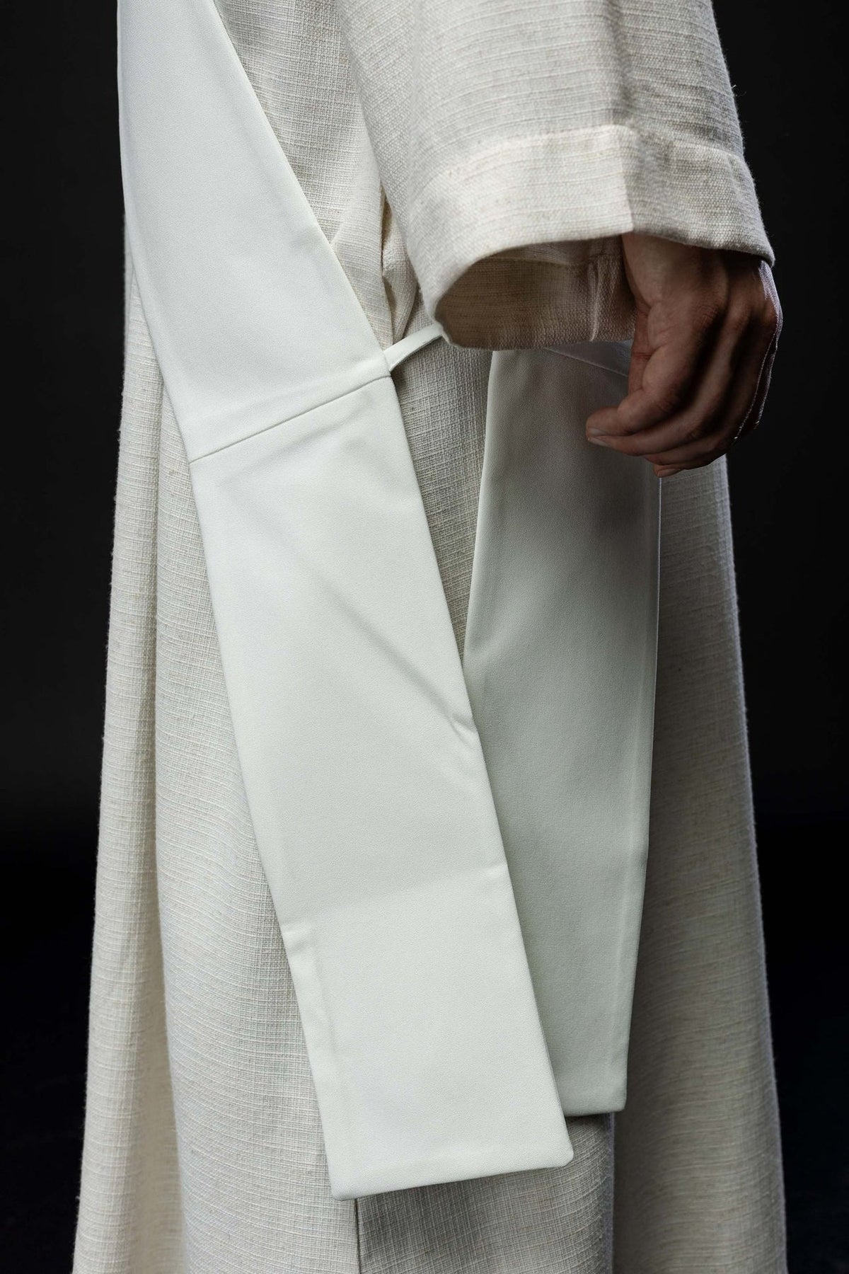White deacon stole close-up showing its plain lower end and folded finish