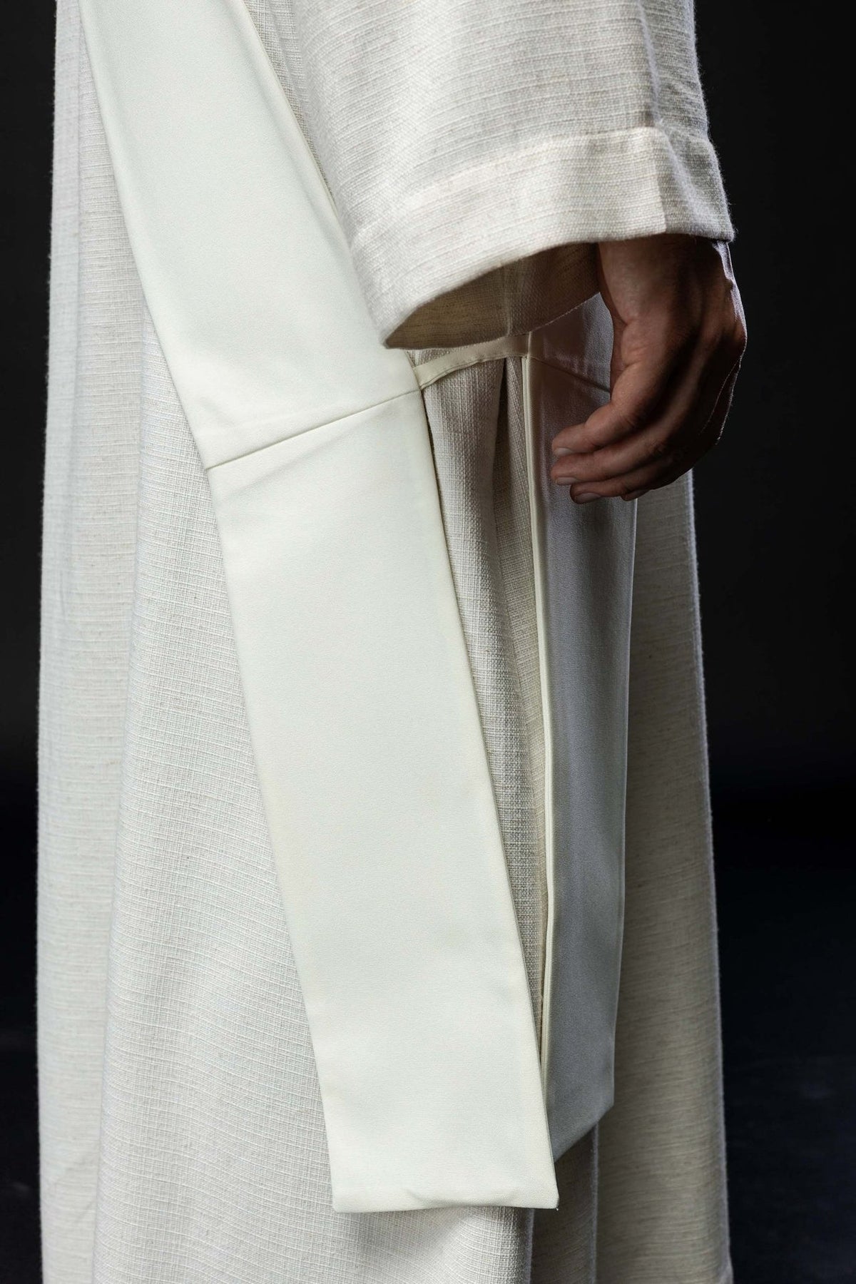 White Marian deacon stole side detail showing plain fabric and finished end