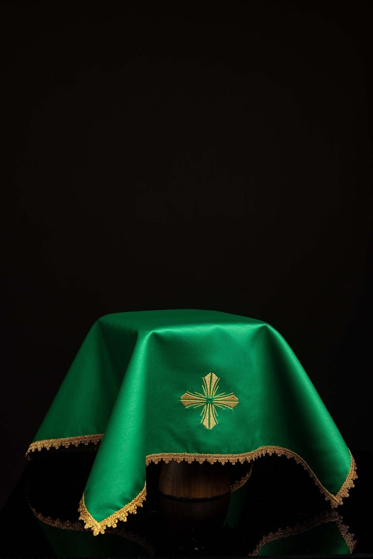 Green chalice veil with embroidered gold cross and gold trim