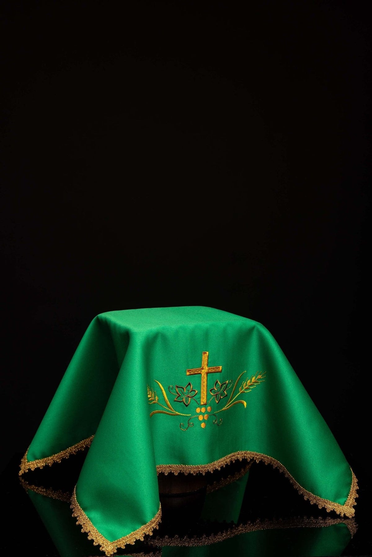 Green chalice veil with embroidered gold cross, wheat and floral motif