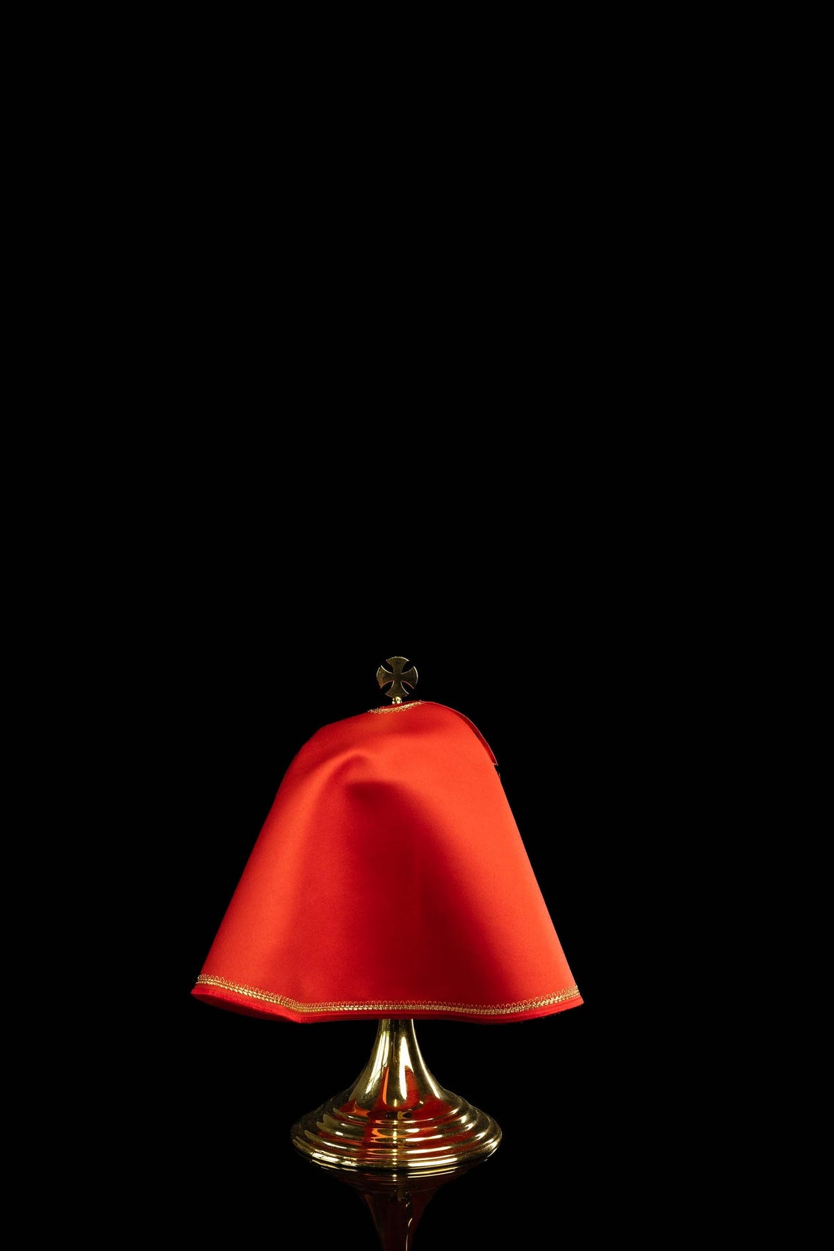 Red ciborium veil back view with gold-trimmed hem