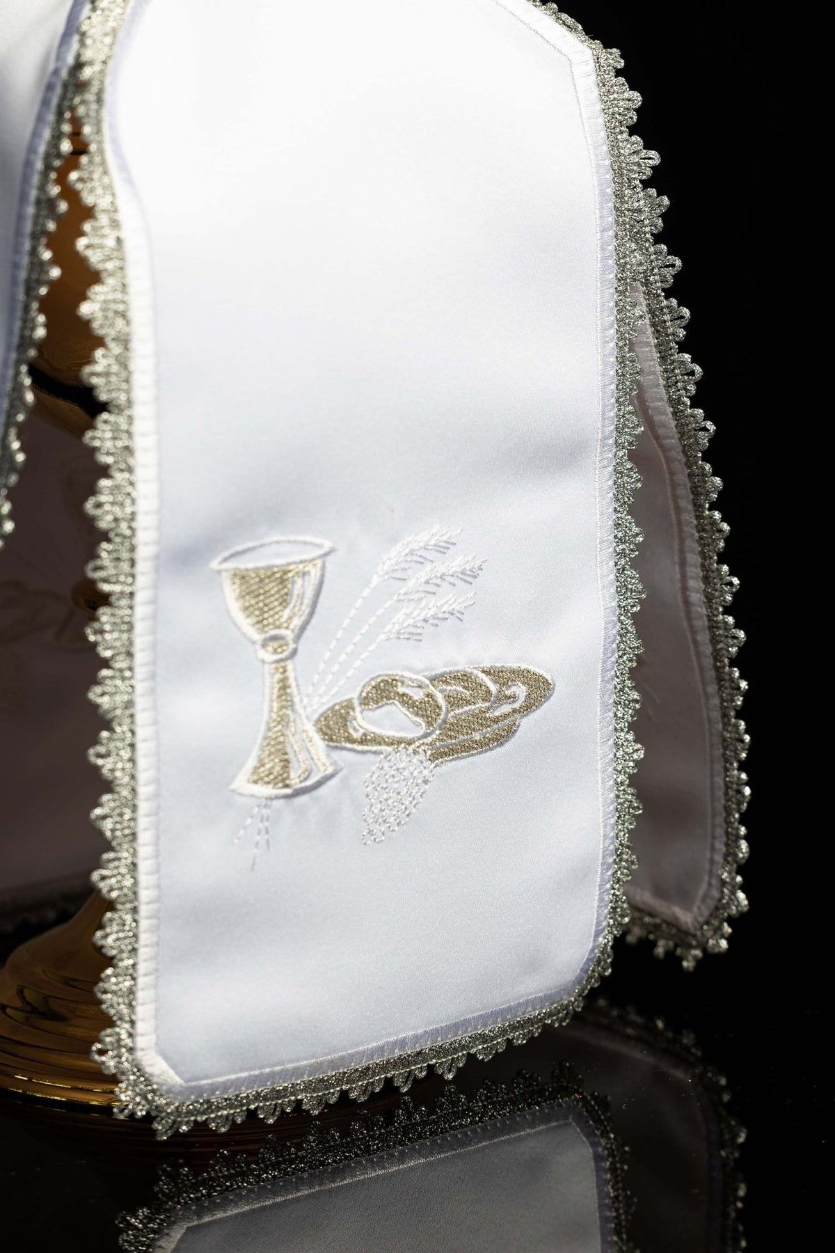 Ciborium veil front detail with silver chalice, altar bread and wheat embroidery