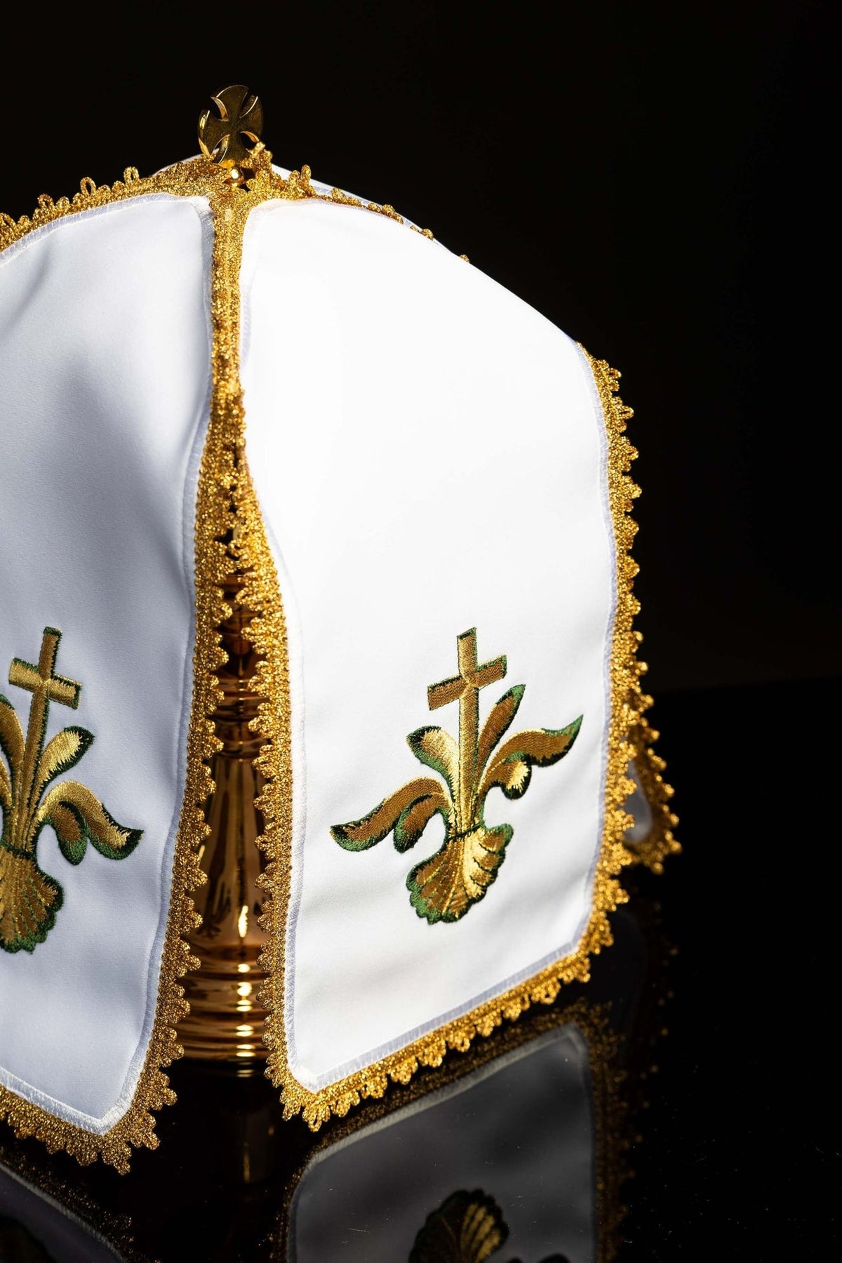 Ciborium veil angled view showing white panels, gold trim and embroidered crosses