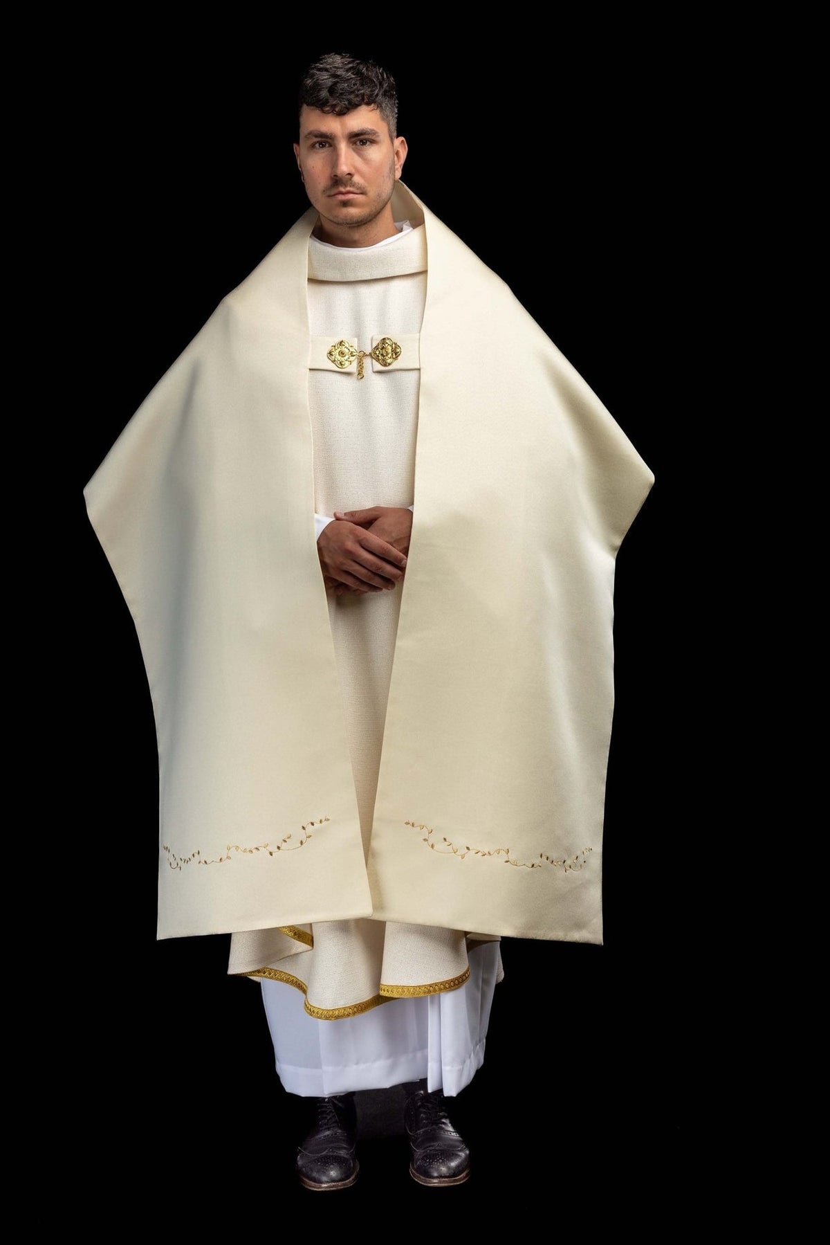 Humeral veil worn from the front with gold clasp and plain ecru panels