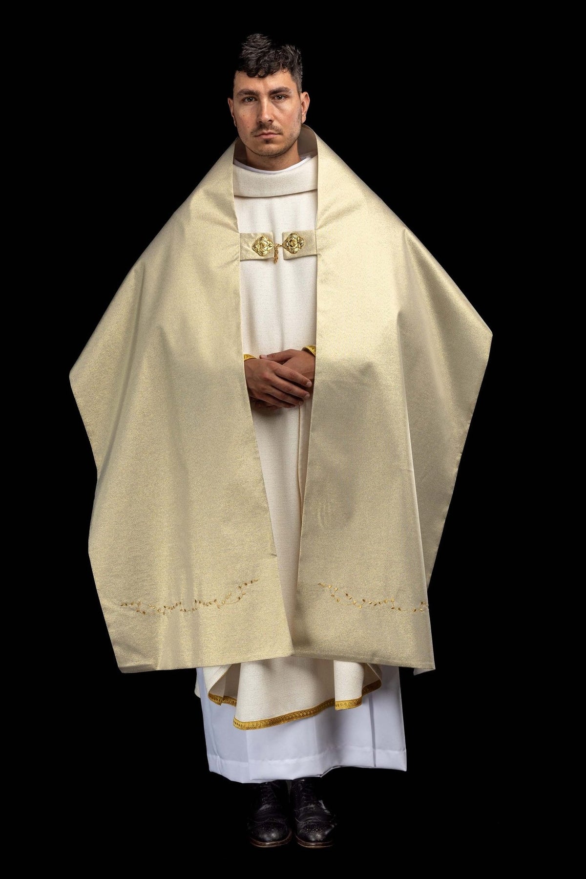 Gold humeral veil front view with embroidered leafy border