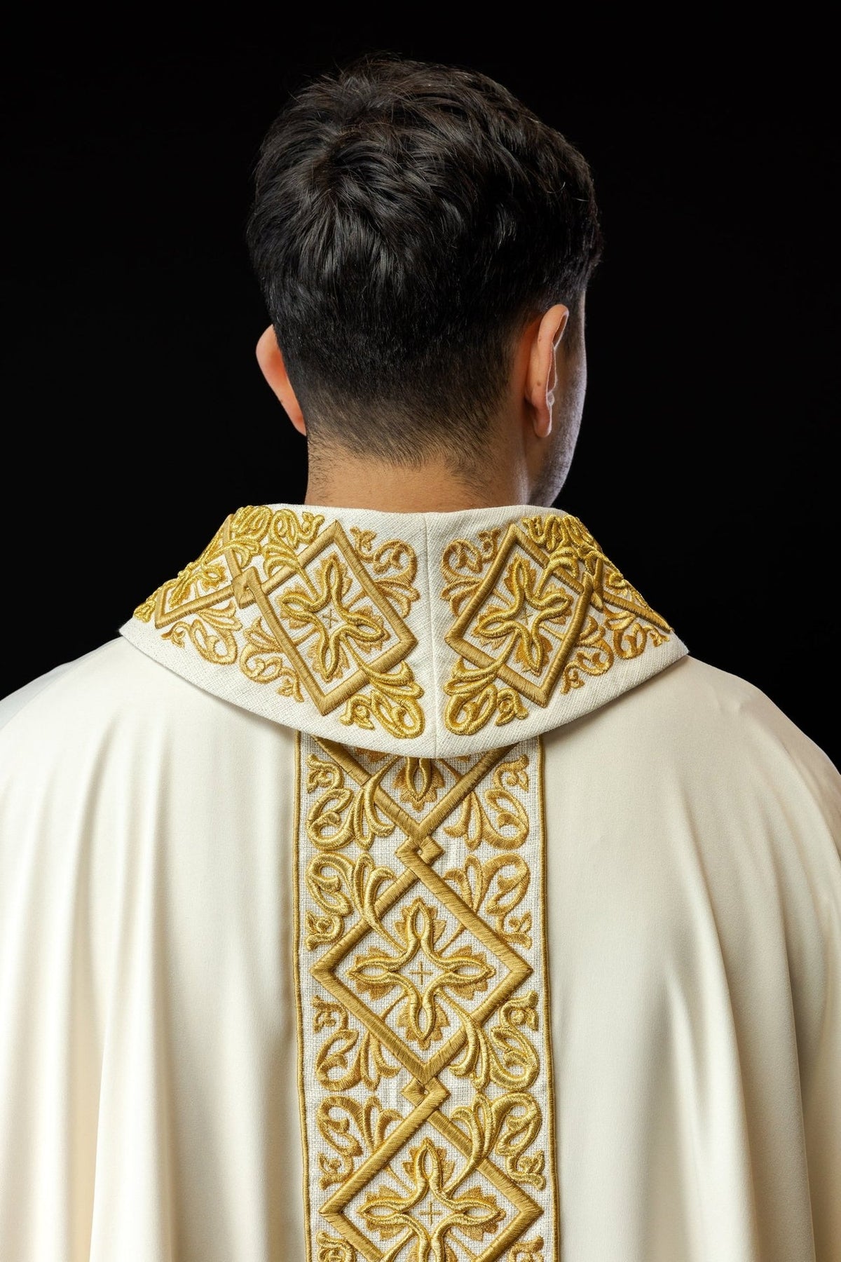 Ecru chasuble back close-up with gold embroidered collar and trim