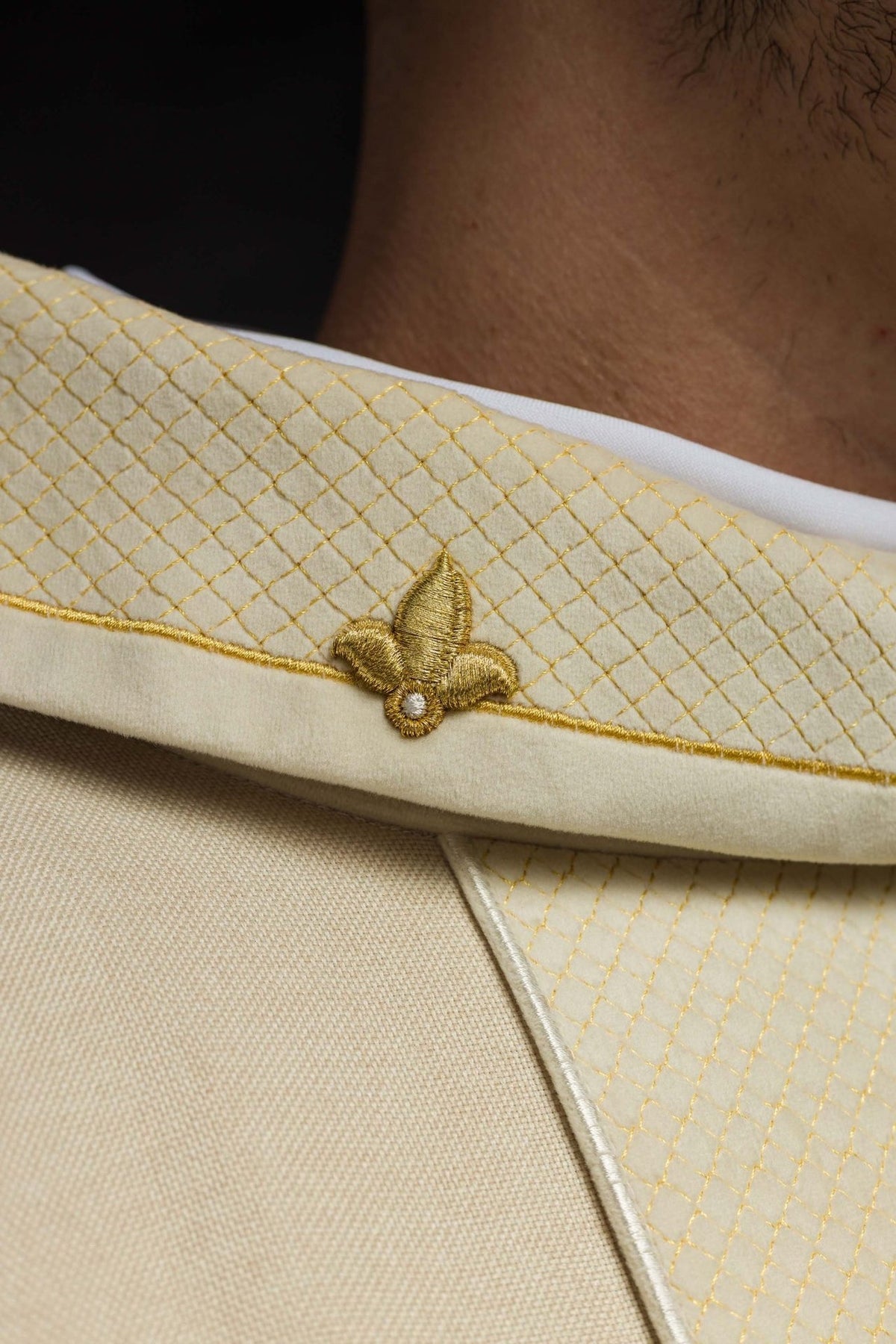 Chasuble close-up of ecru stand-up collar with gold embroidered motifs