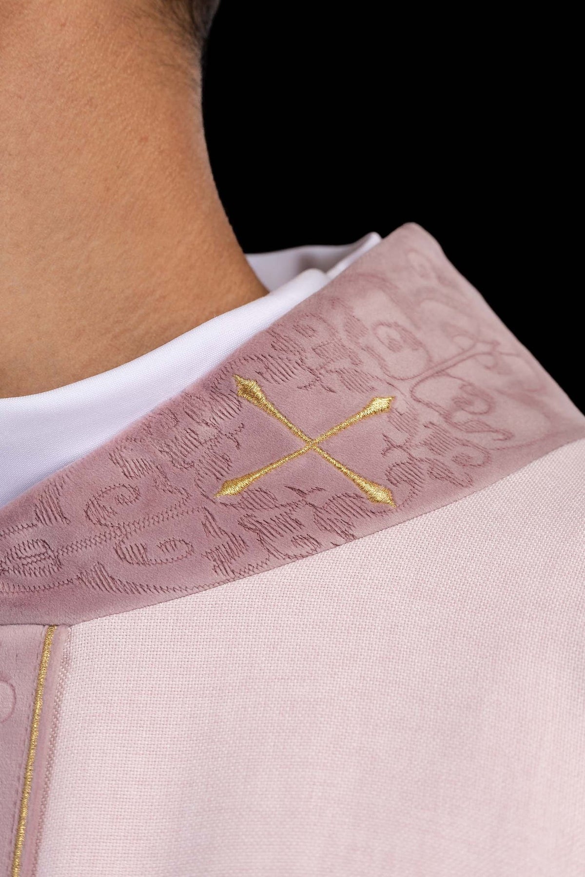 Rose chasuble, close-up of cross-patterned collar and gold embroidery
