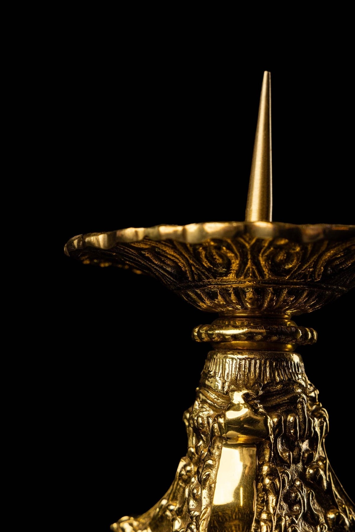 Mosiężny lichtarz liturgiczny
