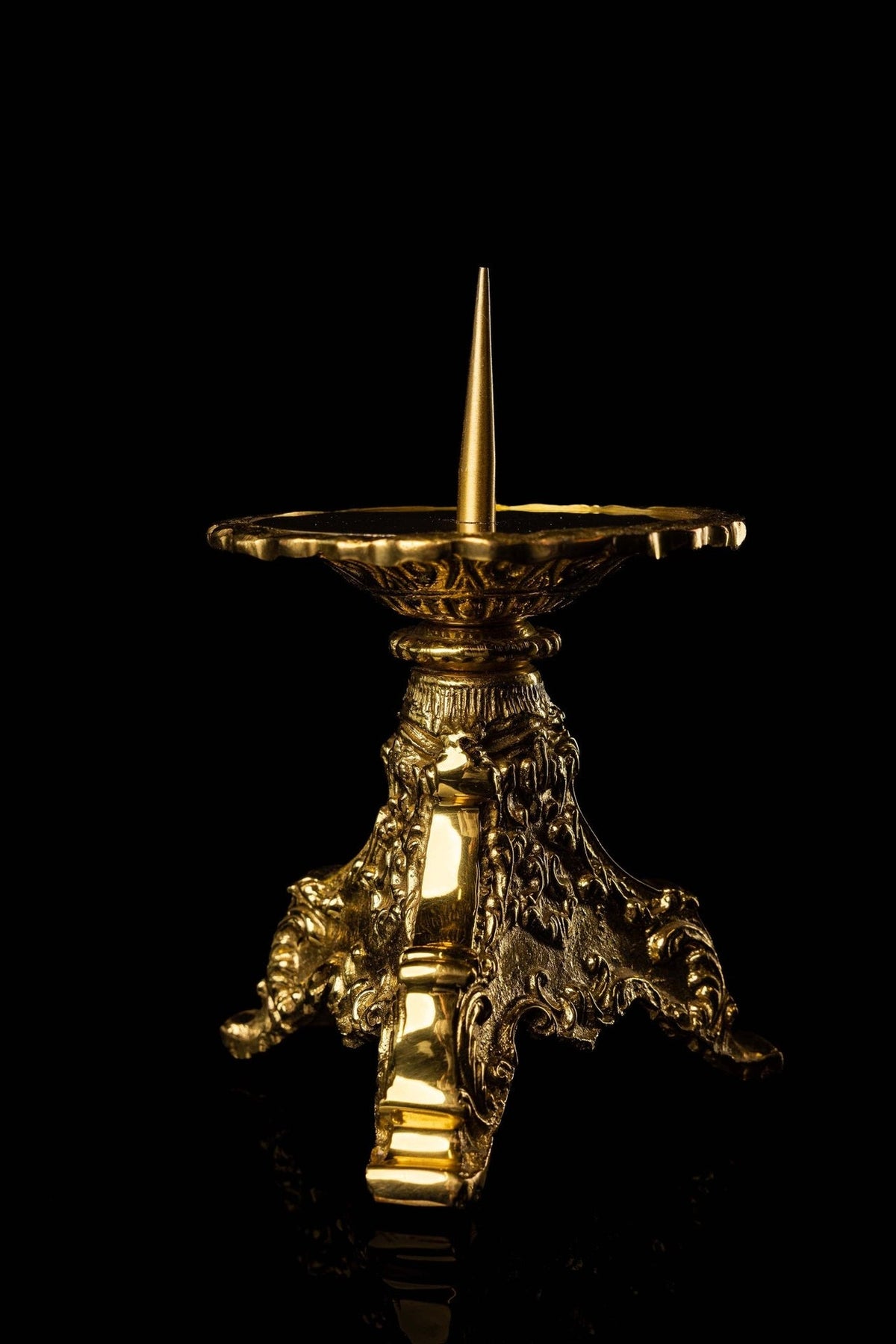 Mosiężny lichtarz liturgiczny