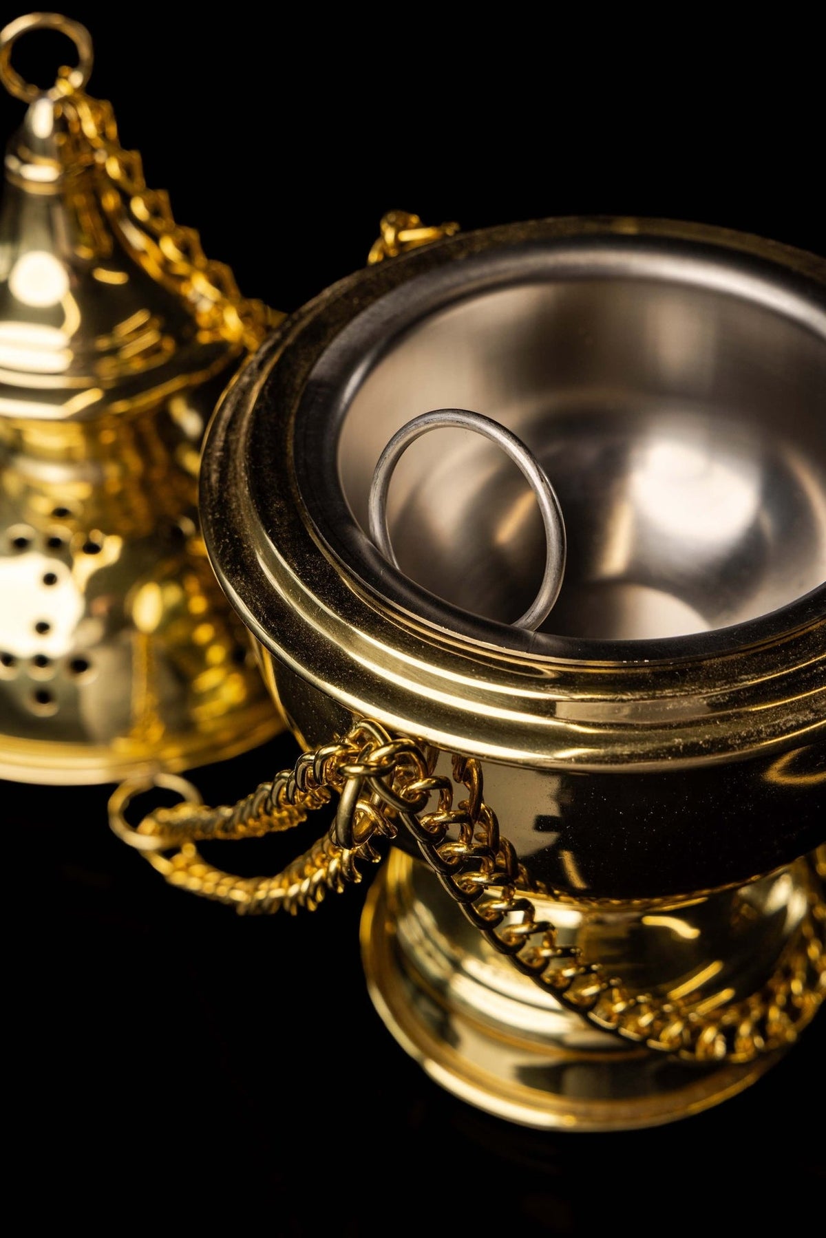 Mosiężny trybularz liturgiczny