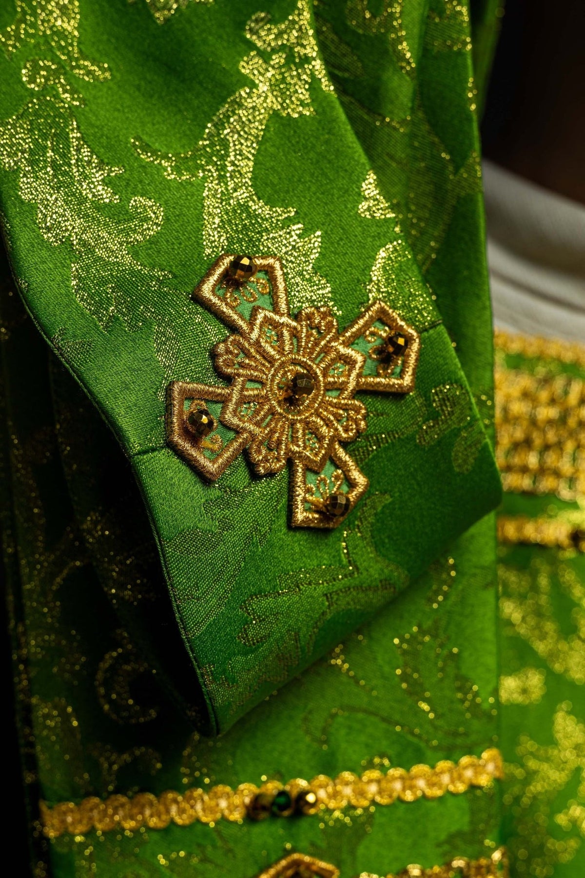 Ręcznie wykonany ornat z naturalnymi kamieniami Handmade 7010 Zielony