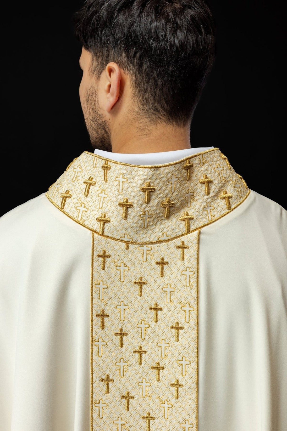 Ecru chasuble, back close-up with gold cross embroidery