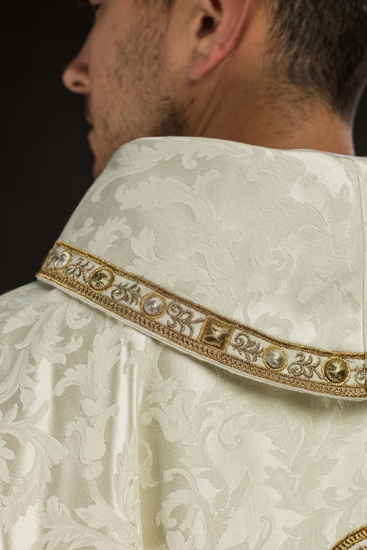 Christmas chasuble back detail showing the stand-up collar, damask fabric and gold trim