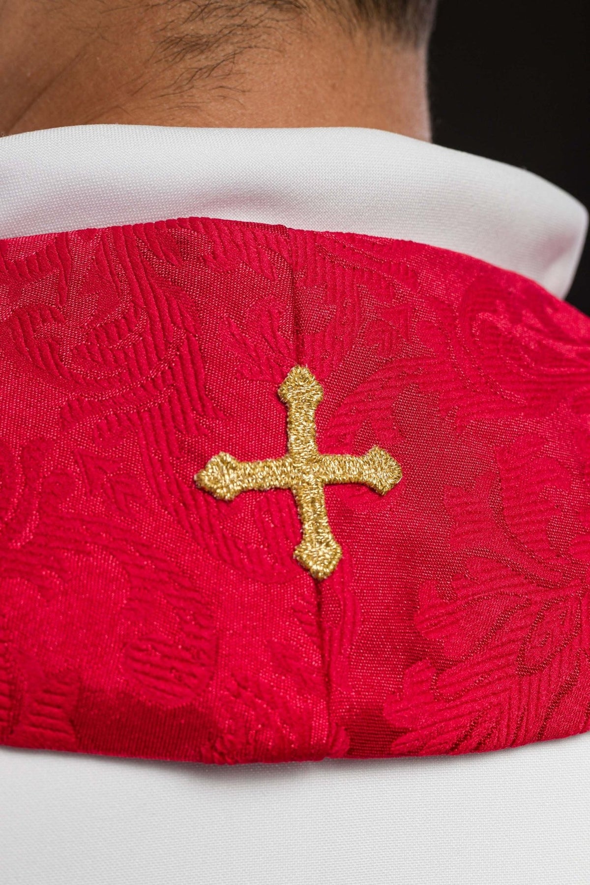 Stuła haftowana żakardowa z motywami krzyży czerwona
