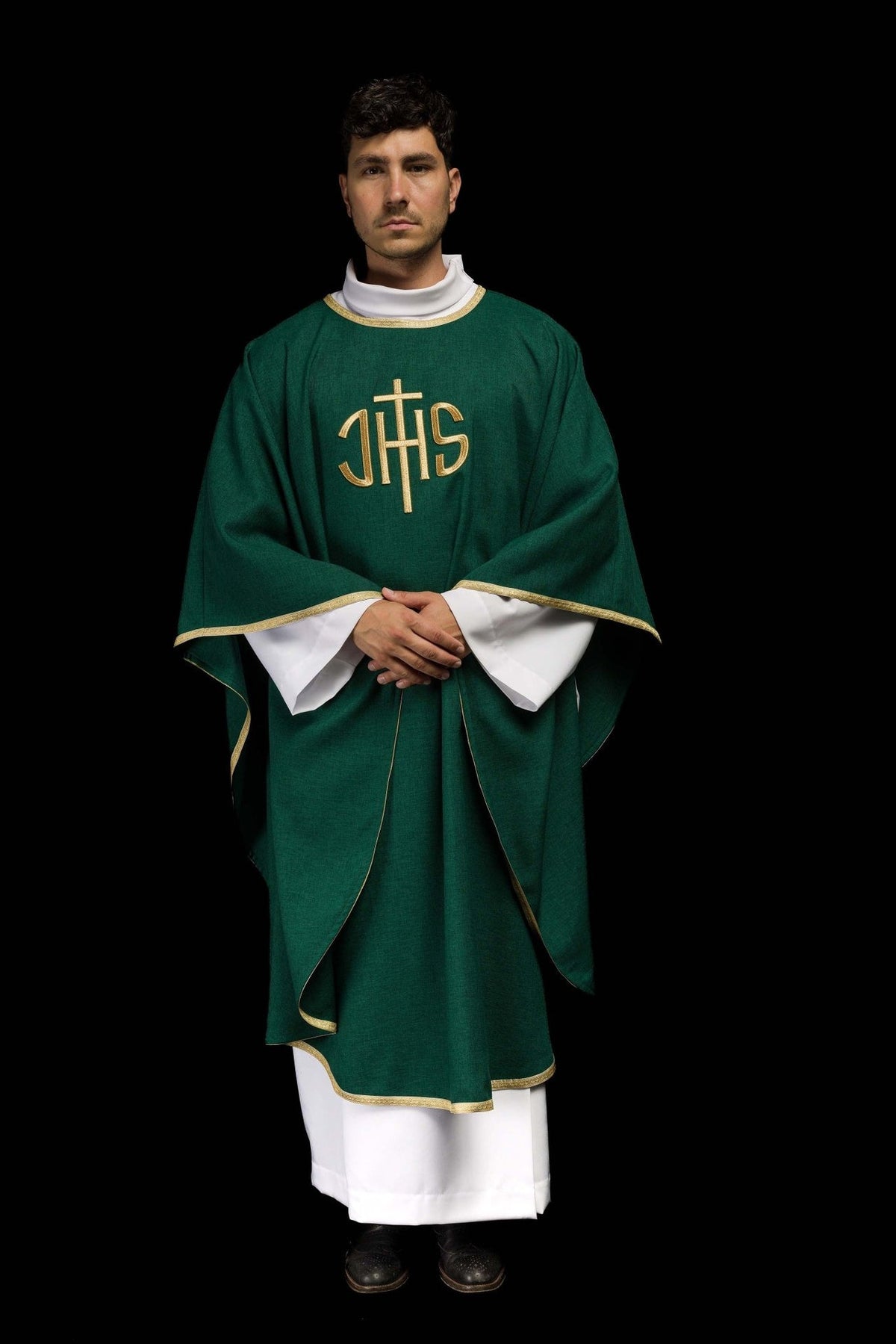Zielony ornat liturgiczny z złotym haftem IHS