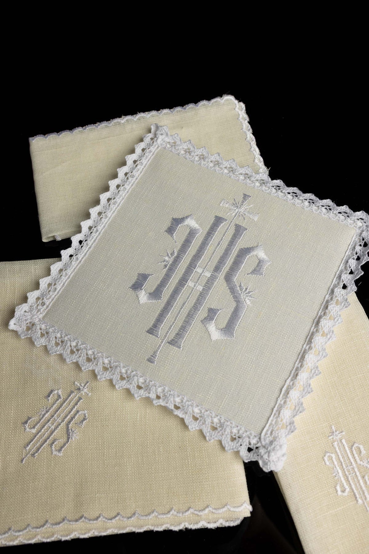 Embroidered Altar Linen Set with White IHS