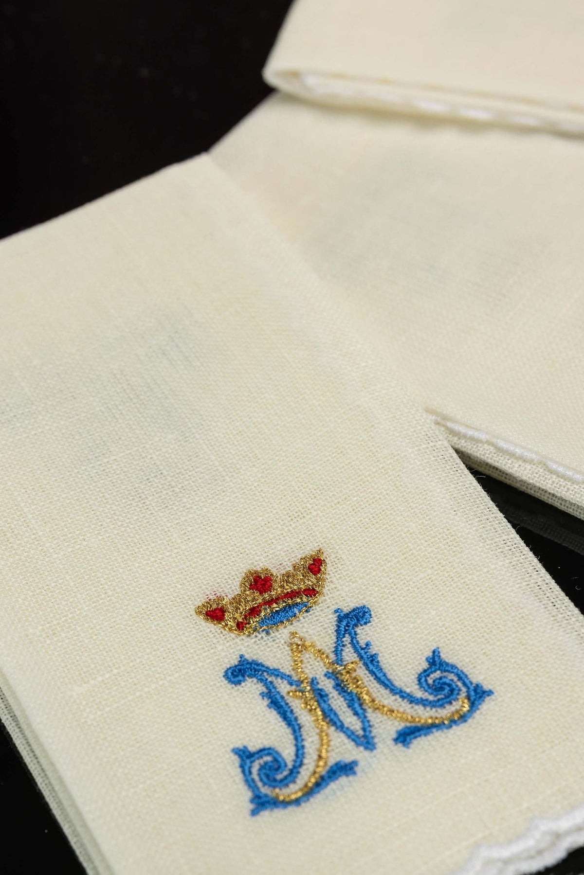 Set of 5 Linen Purificators with Marian Embroidery