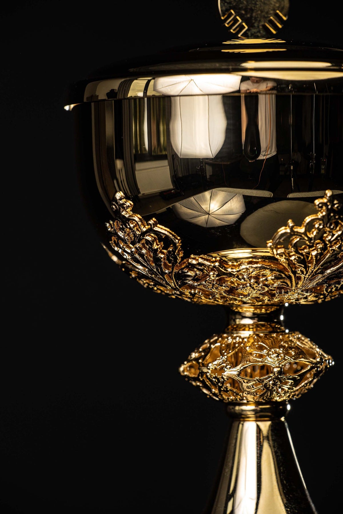 Handcrafted Gold-Plated Brass Ciborium, 8.75 in (22 cm)