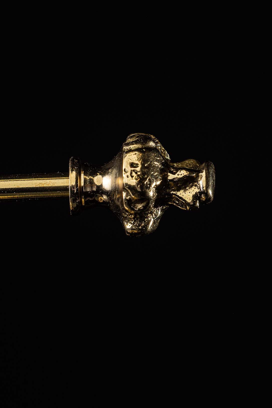 Purificator holder close-up showing the decorative cross-shaped fastening knob