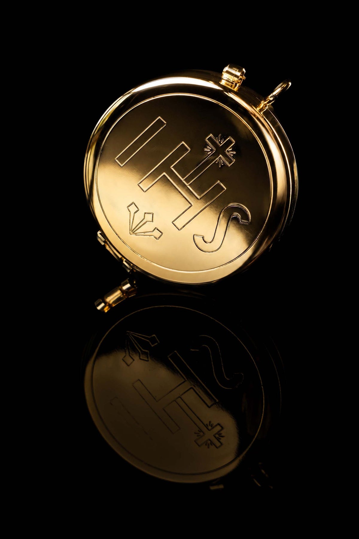 Gold-plated ciborium, front view with IHS engraving
