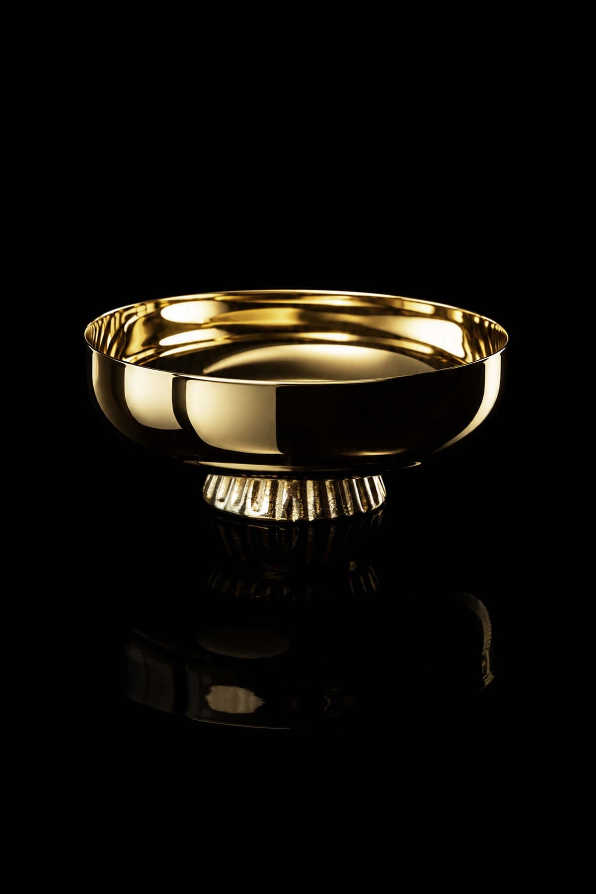 Gold-plated brass paten, 5.5 in (14 cm), front view with raised bowl and fluted pedestal