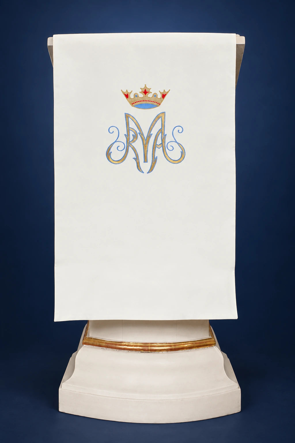 Front view of an ecru lectern cover with embroidered crowned Marian monogram