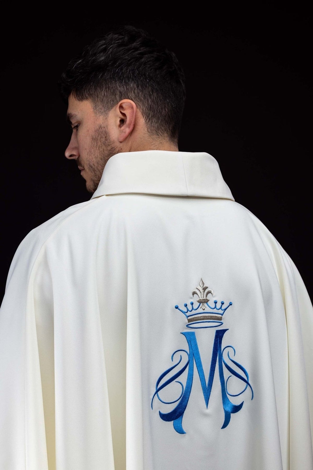 Marian chasuble close-up showing the ecru stand-up collar