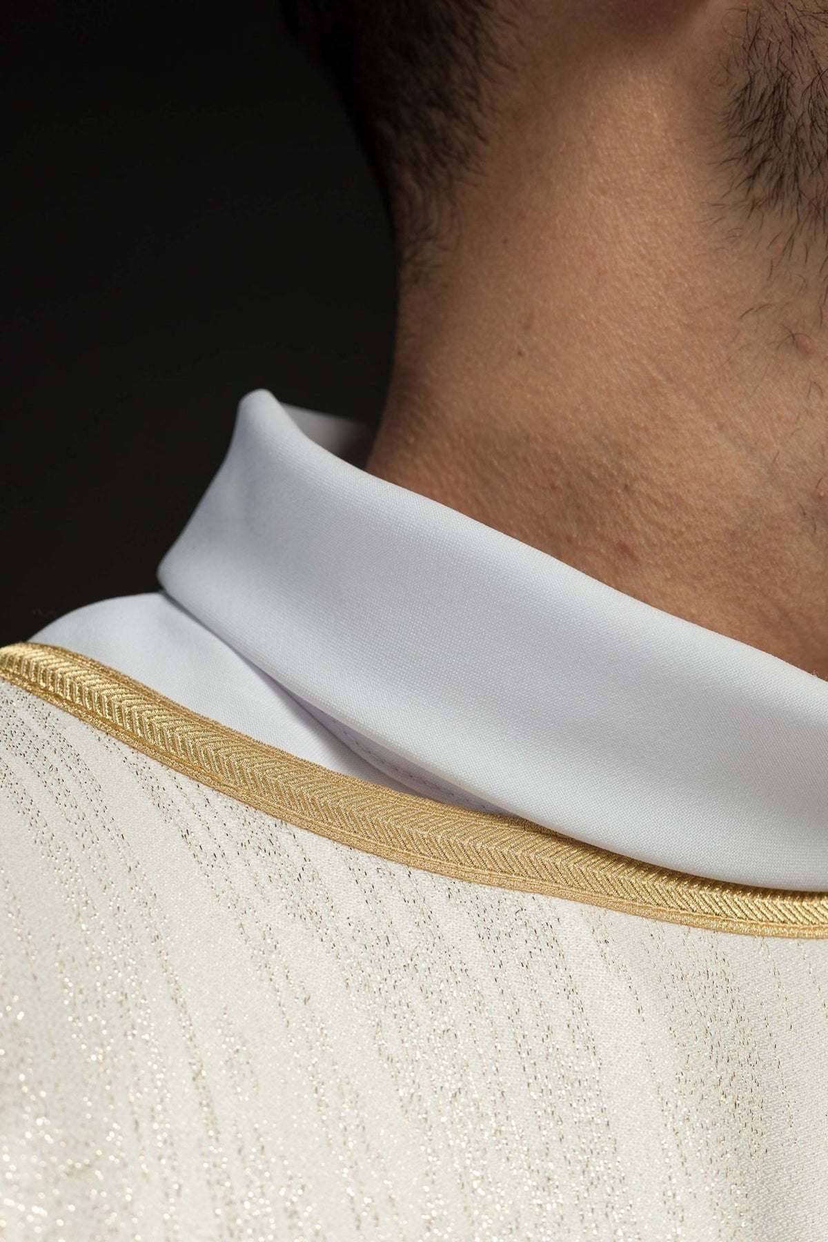Ecru Marian motif chasuble, close-up of white collar and gold trim