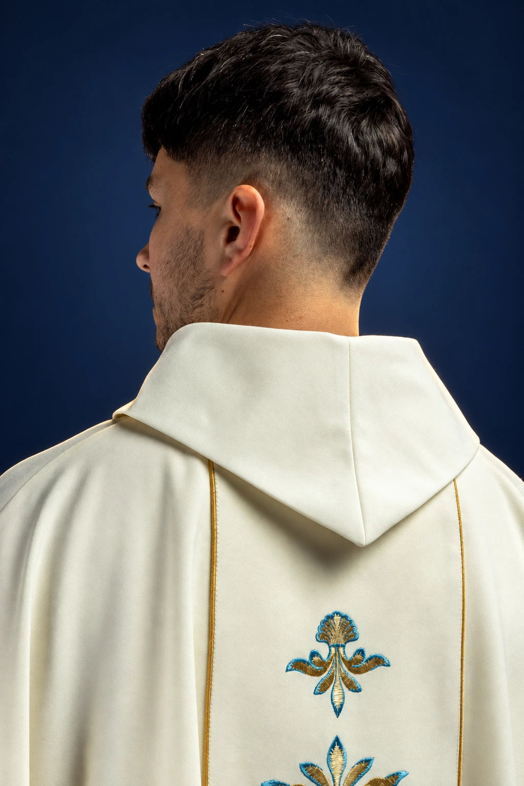 Marian chasuble, back close-up with stand-up collar and embroidered blue and gold motifs