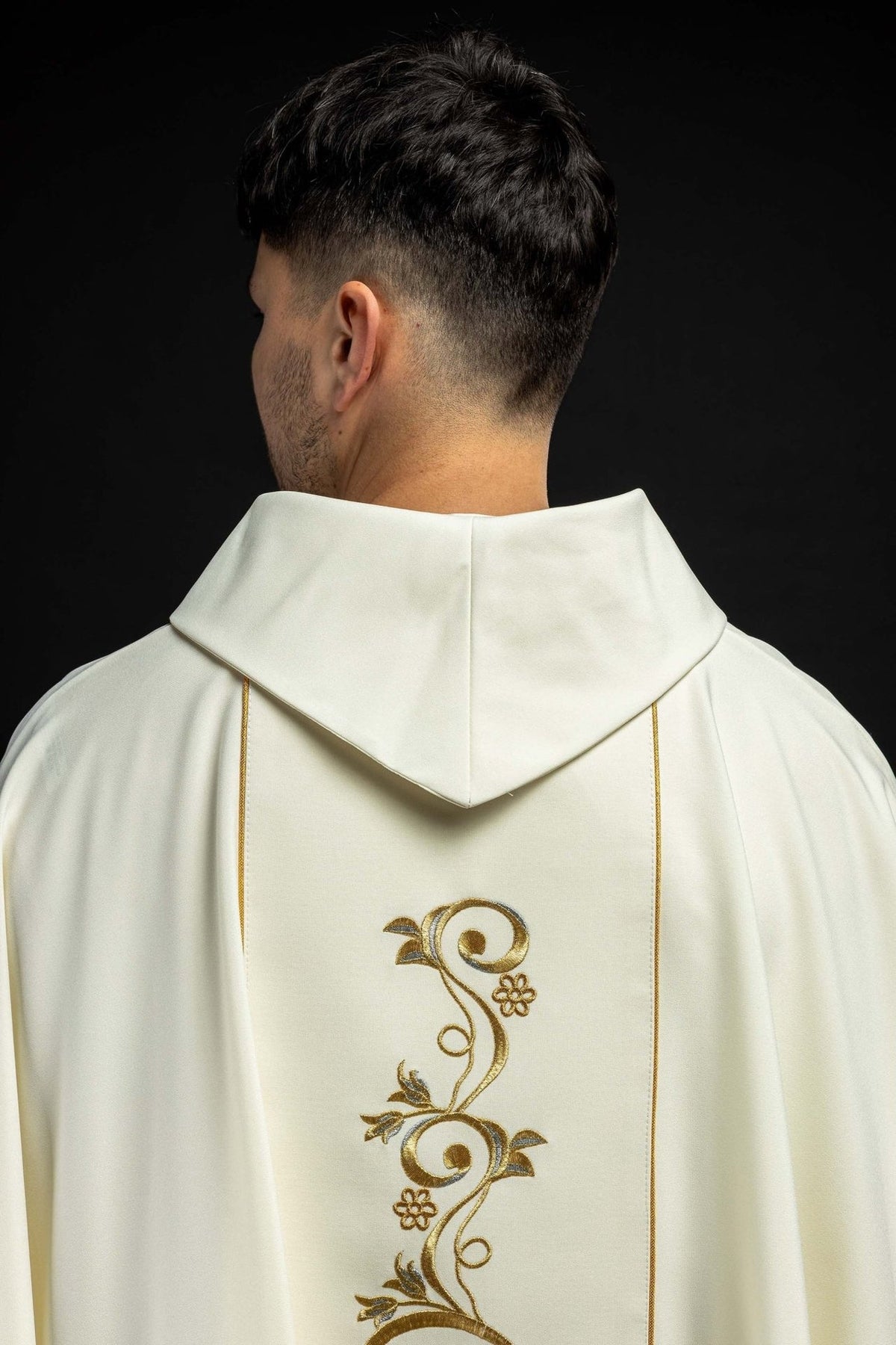 Marian chasuble, back close-up with stand-up collar and gold floral embroidery